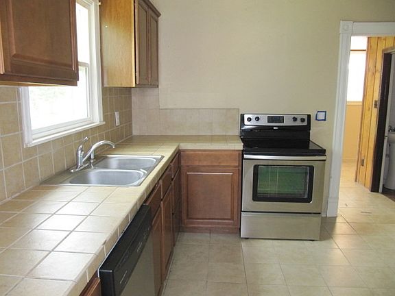 3rd image of 1035 Morgan St