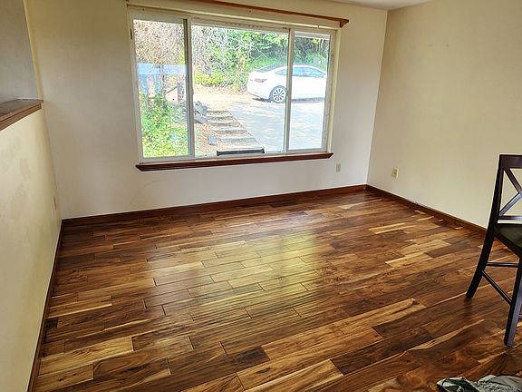 3rd image of 111 NE Admiral Dr