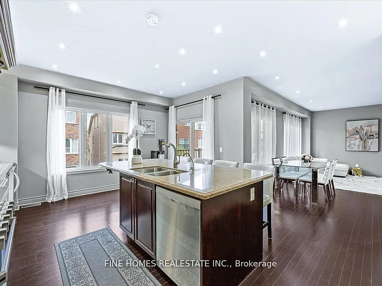 26 Gesher Cres — Photo 13
