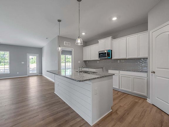 5th image of 221 Granger Ln