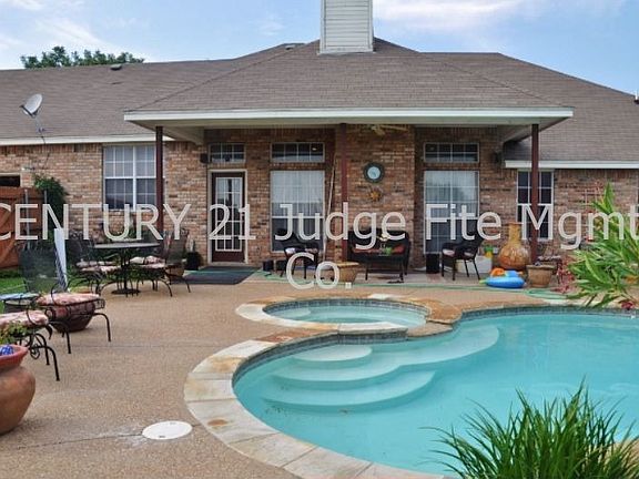 Nice Covered Patio