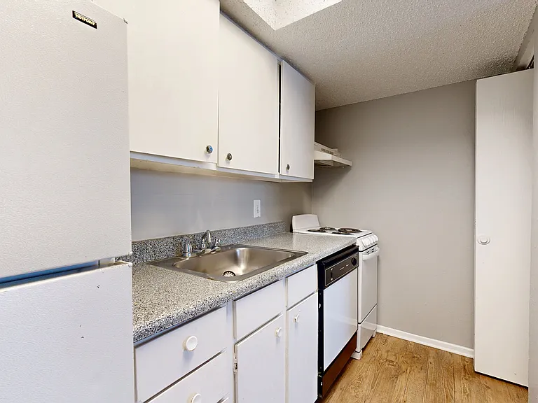 Addison Apartments at the Park — Photo 42