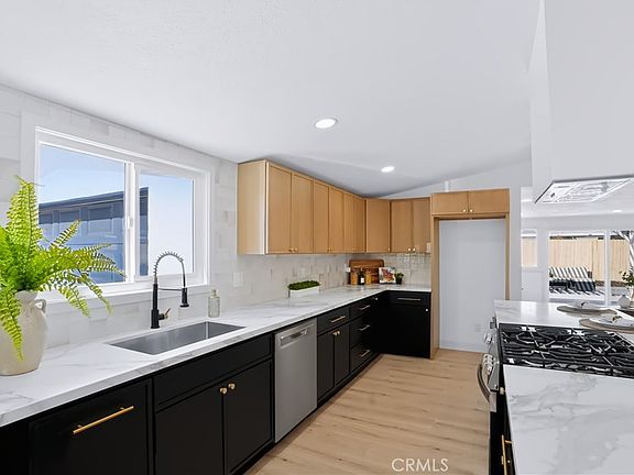 5th image of 2225 Maple St