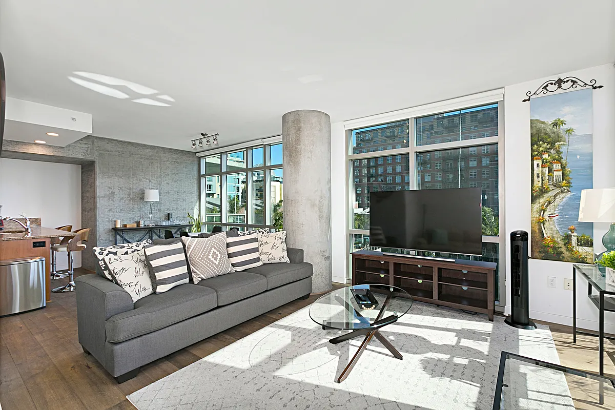 1 bed, 1002 sqft, $4,700 — Photo 3