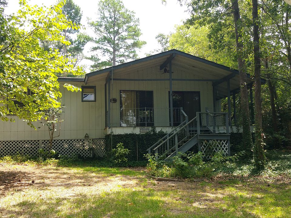 Front of house facing lake