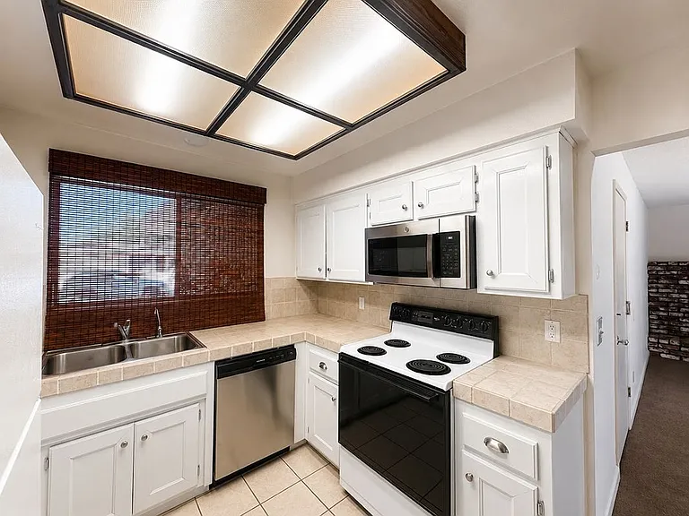 3440 La Jolla Way — Photo 6