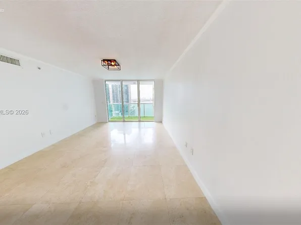 31 SE 5th St APT 3002, Miami, FL 33131