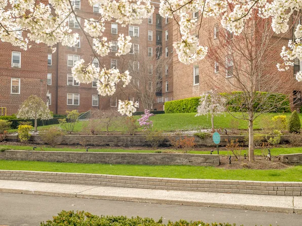 5645 Netherland Avenue image 12 of 17