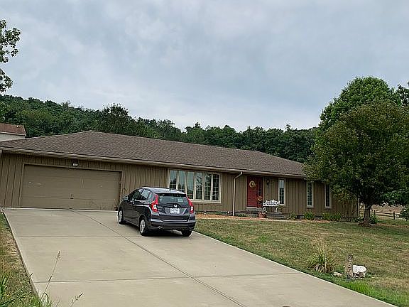 Front drive and stoop. 