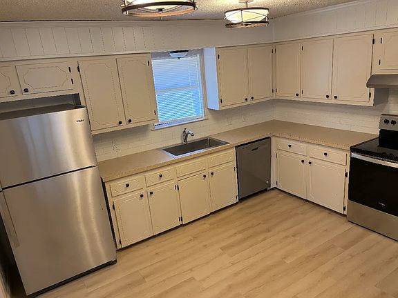 2nd image of 4612 River Oaks Cir