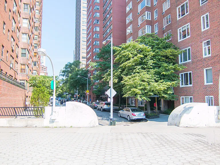 50 E End Ave #1B — Photo 7