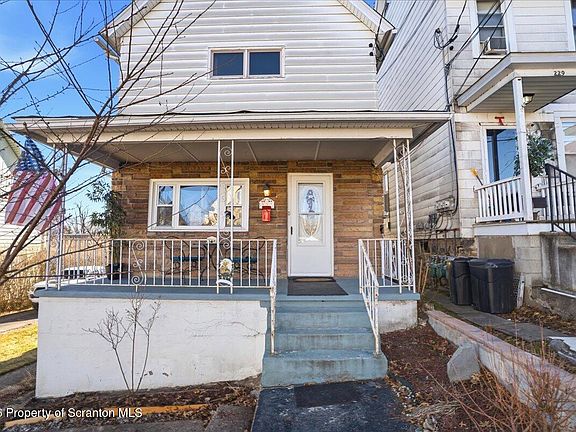 4th image of 227 Reese St