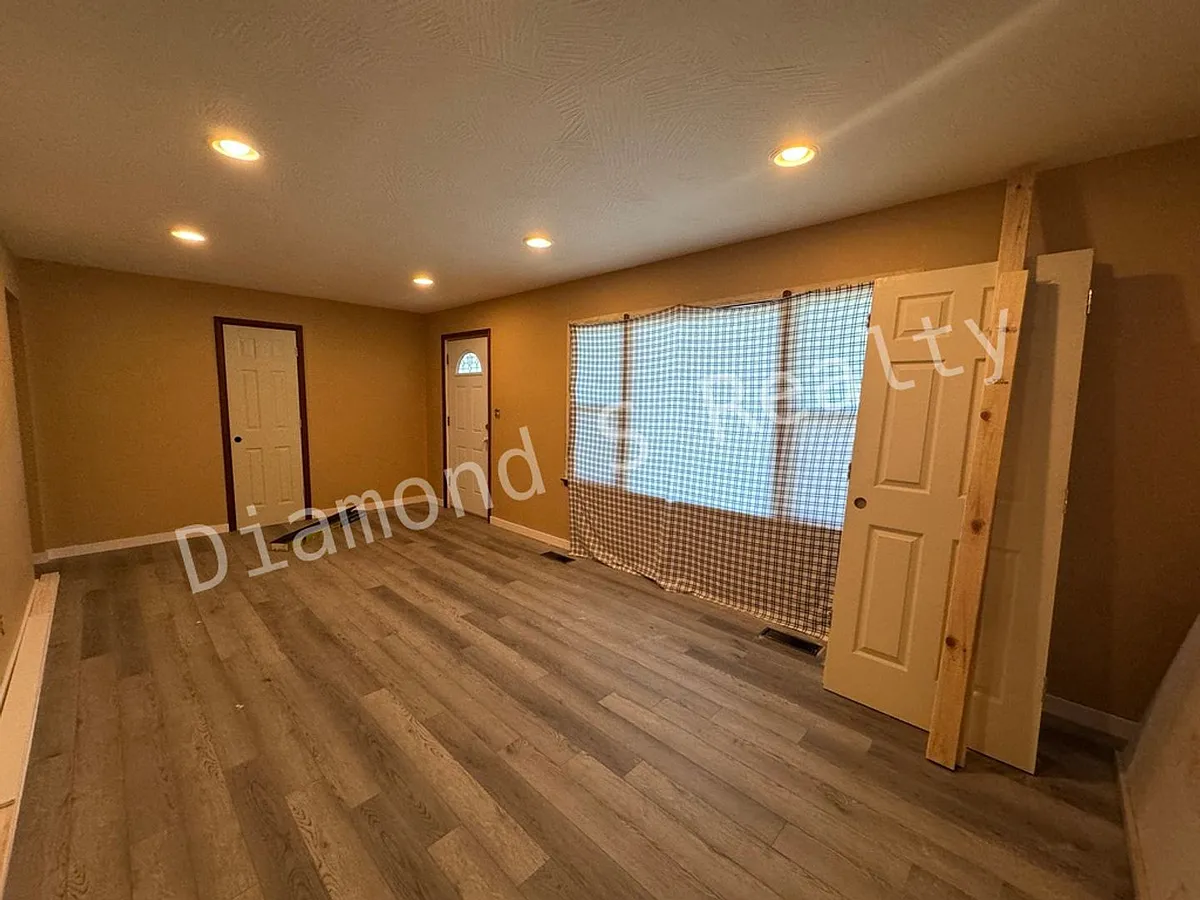 Building Photo - 1277 E Wayland St