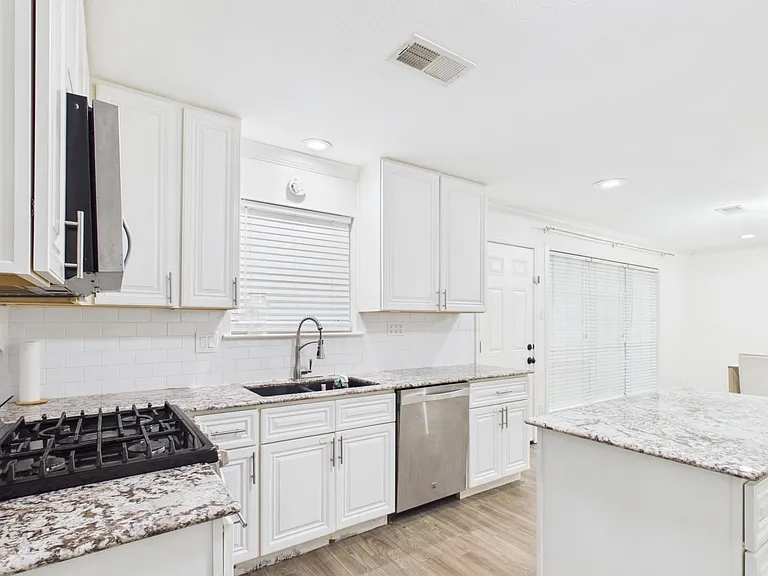 6226 Reamer St — Photo 11