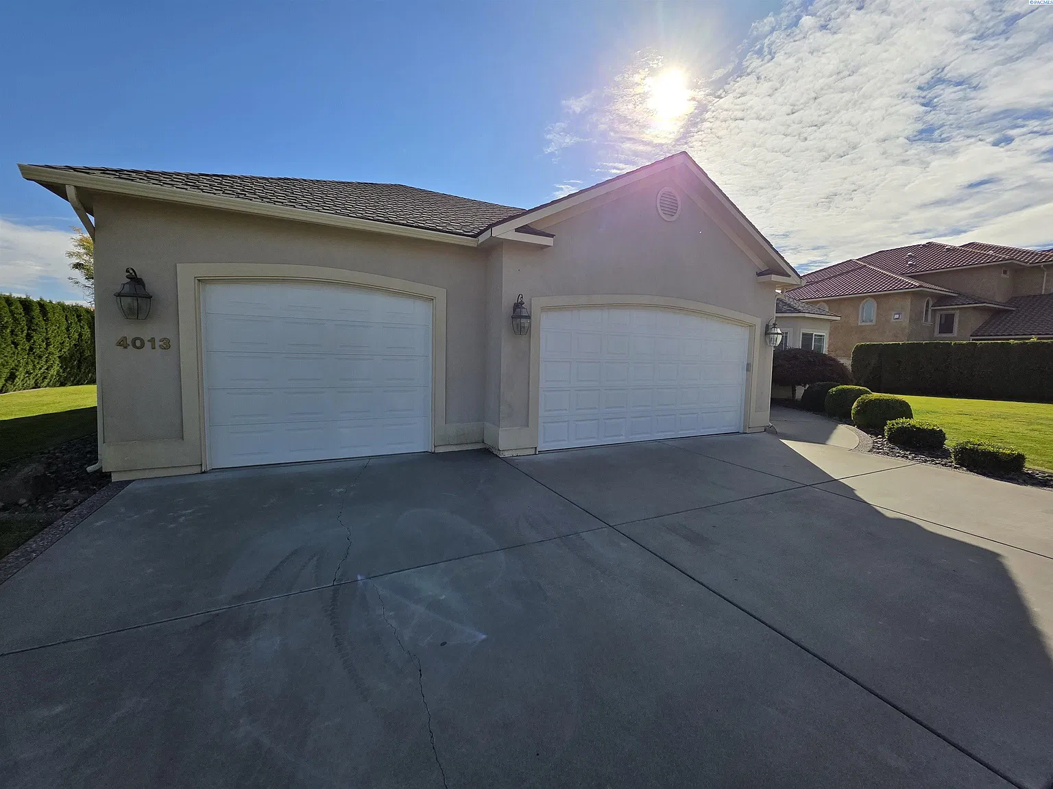 4 bed, 2.0 bath, 2509 sqft, $2,795 — Photo 2