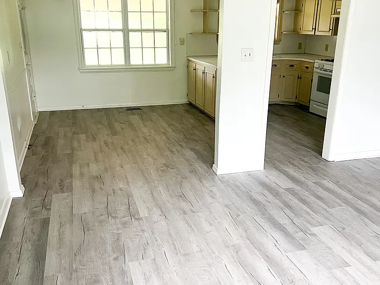 209 N Franklin St — Photo 4