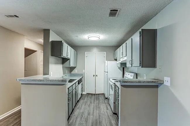 Millwood Park Apartments — Photo 8