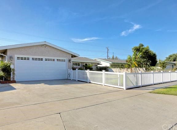2nd image of 5804 Los Angeles Way