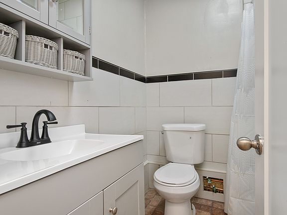 5th image of 975 N Washington St #12