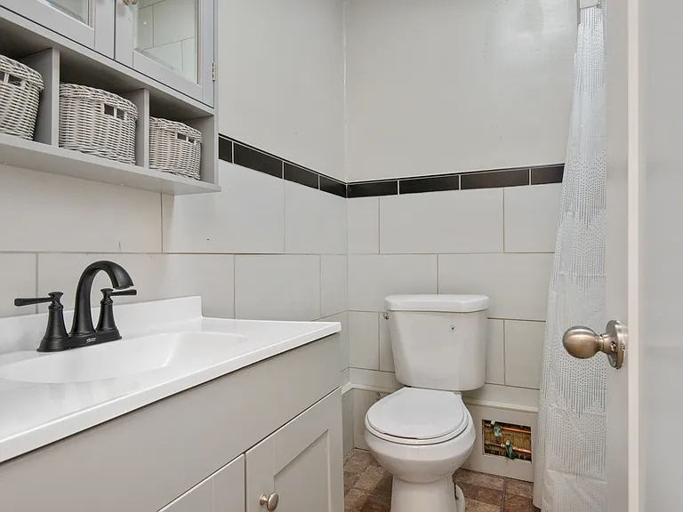 975 N Washington St #12 — Photo 5