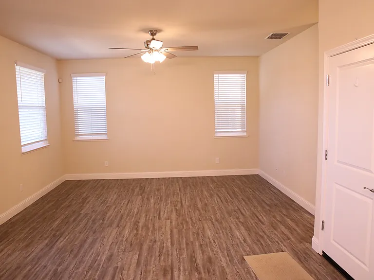 10821 Portico Cir — Photo 3