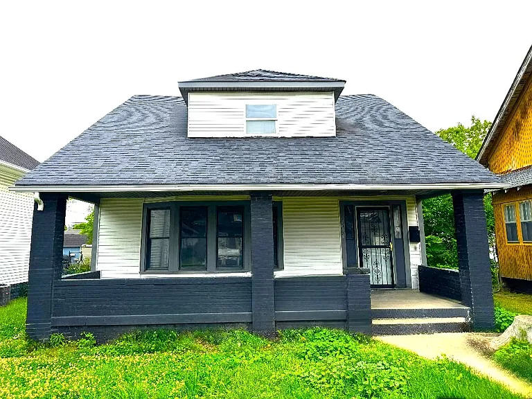 2028 N Dexter St — Photo 1