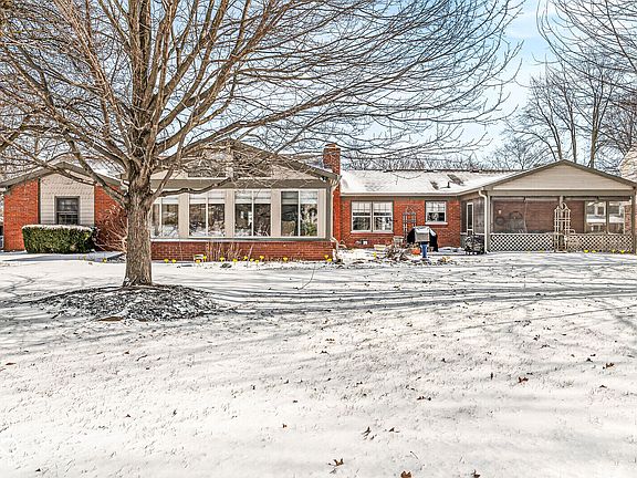 5th image of 411 Oxford Dr