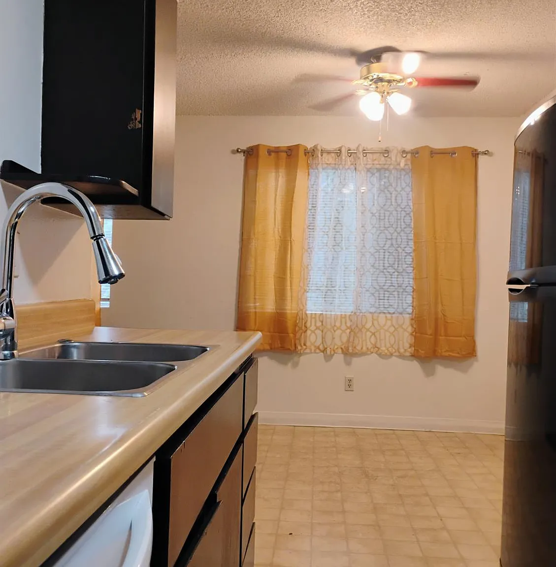 3 bed, 950 sqft, $1,625 — Photo 1