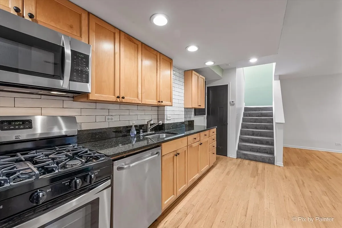 2 bed, 2.5 bath, 1500 sqft, $4,300 — Photo 4