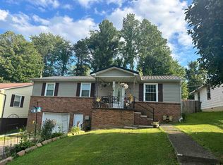 94 C St, Louisa, KY 41230