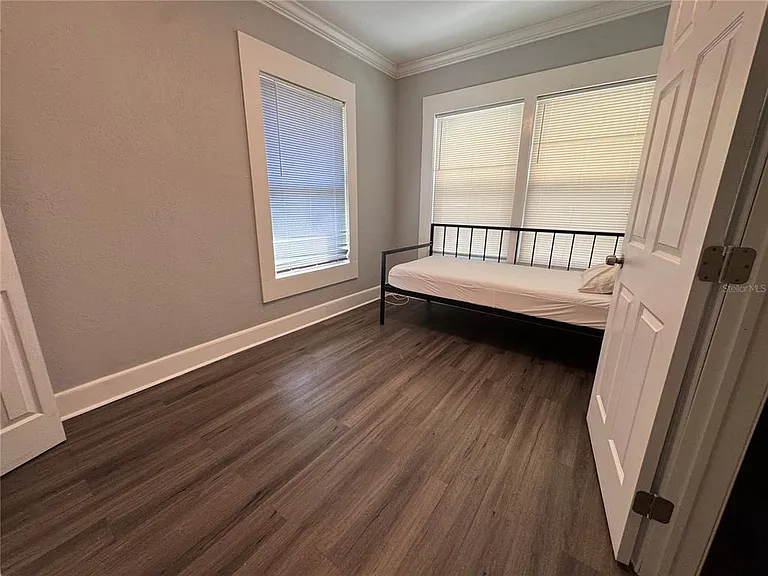 1571 S Myrtle Ave — Photo 24