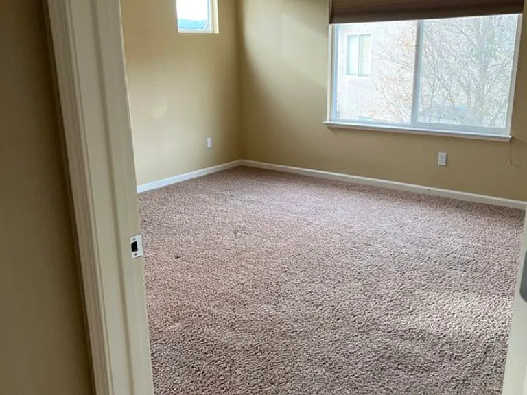 1020 Crown View Dr — Photo 6