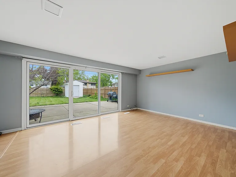 166 W Bradley St — Photo 10