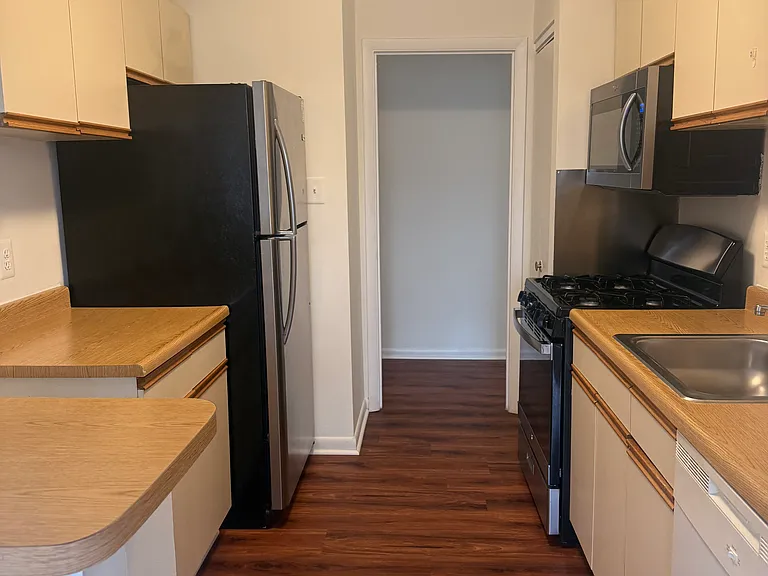 2842 Dover Ln #304 — Photo 7
