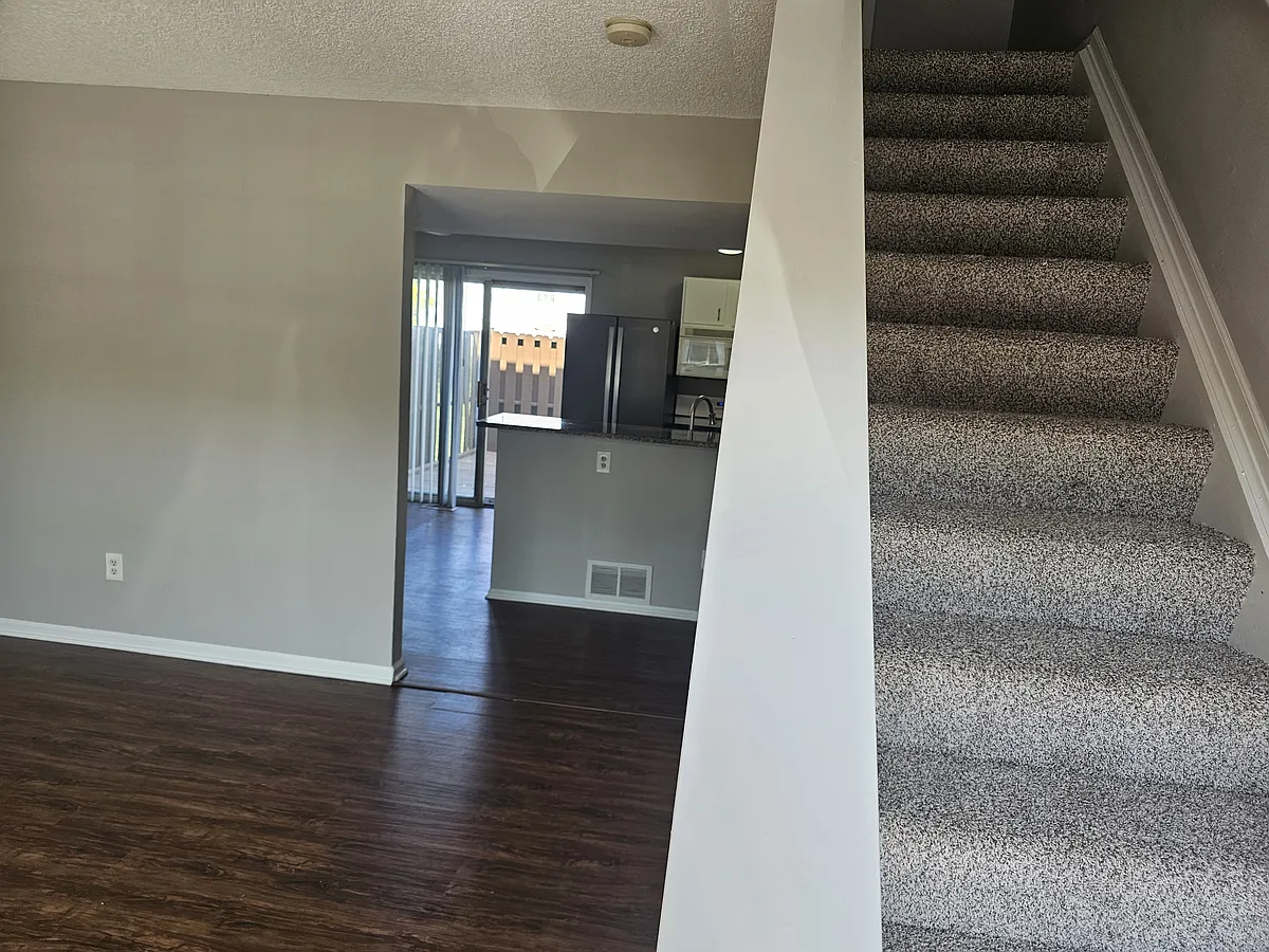 Building Photo - 5017 Singleton Dr