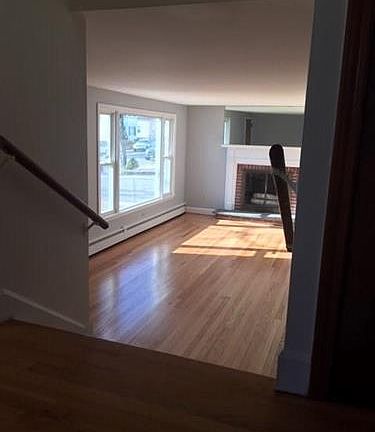 5th image of 28 E Barrows St