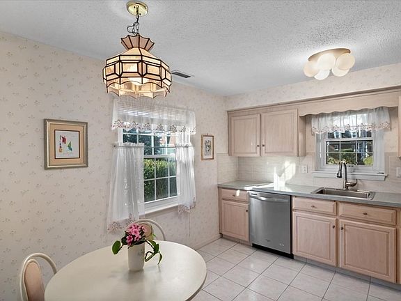 2nd image of 32 Edward Dr