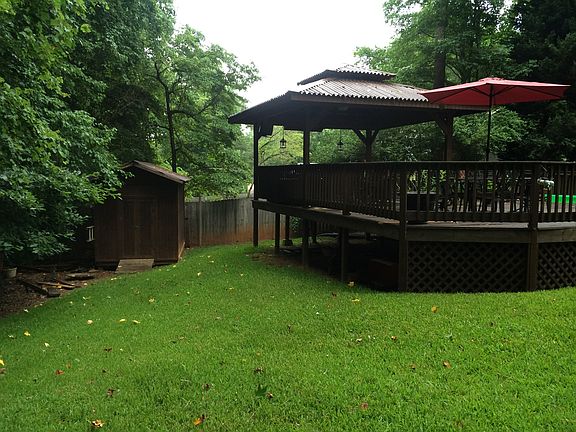 Matching Shed in Back Yard