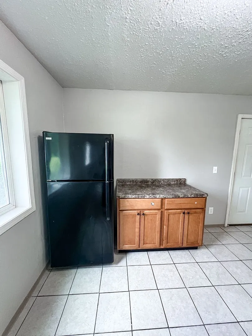 3 bedroom / 1 bath — Photo 4