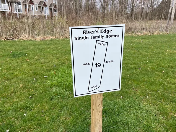 3400 Rivers Edge Dr, Saint Joseph, MI 49085
