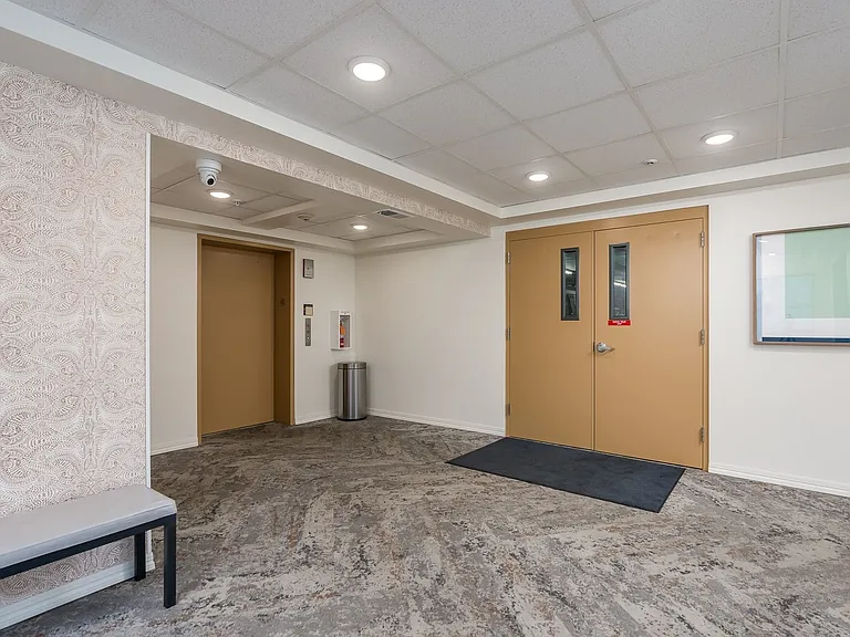500 W Franklin Ave — Photo 13