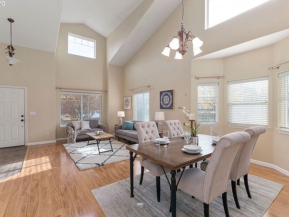 5th image of 1538 SE Pelton Ct