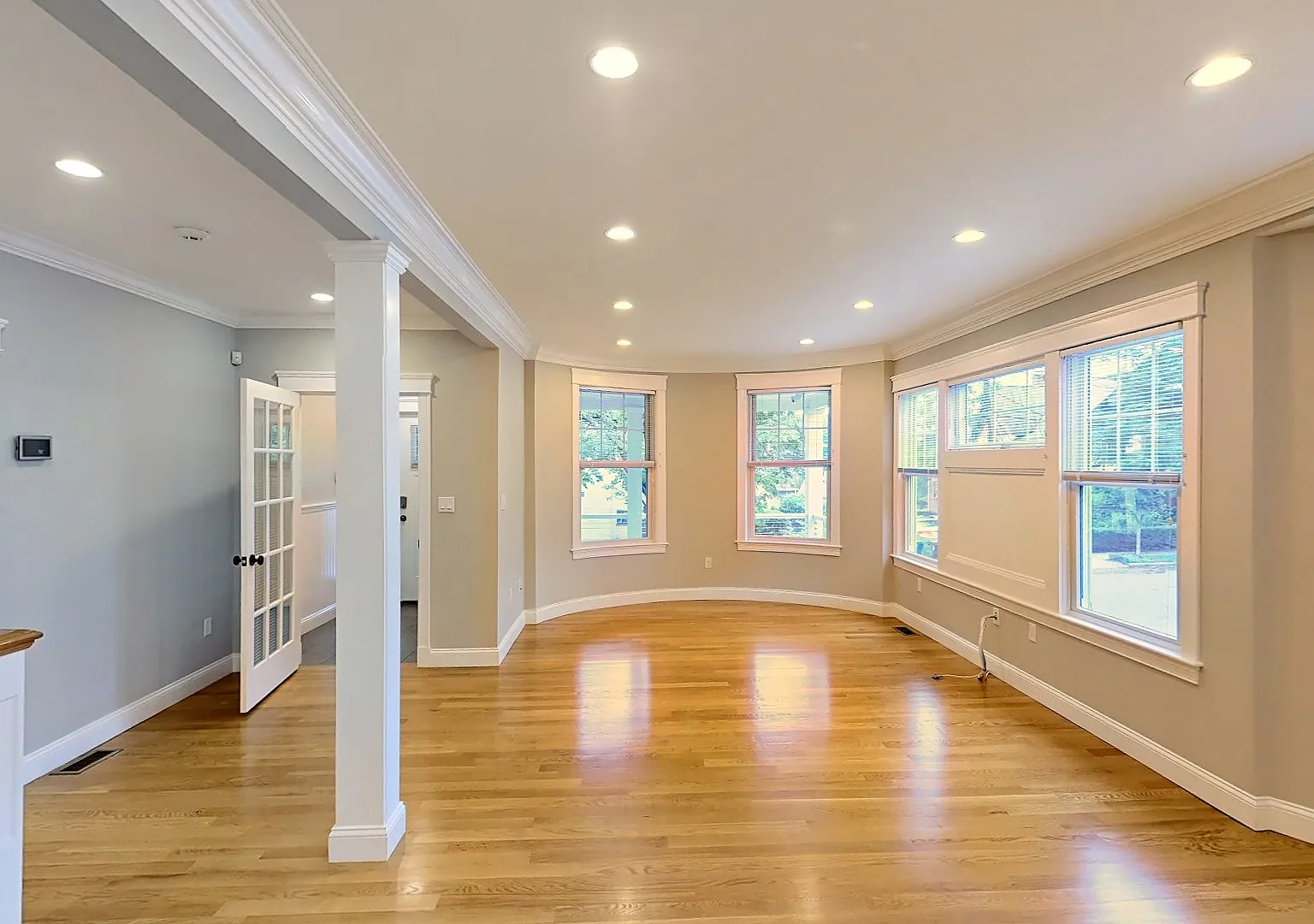 5 bed, 3.5 bath, 2375 sqft, $10,500 — Photo 3
