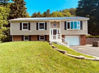10901 Glenwood Rd, Glenwood, NY 14069