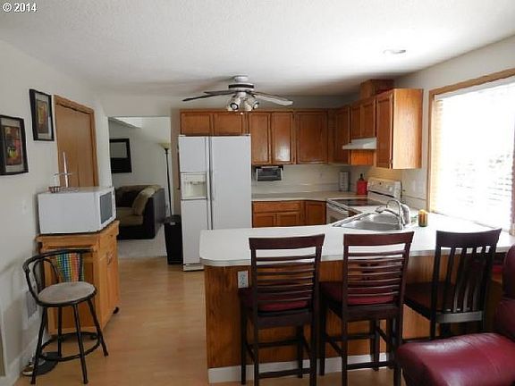 2nd image of 5921 NE 99th St
