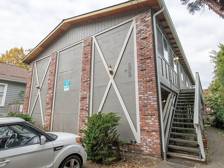 2527 NW Savier St — Photo 14