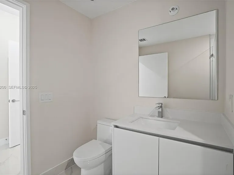 700 NE 24th St #602 — Photo 14