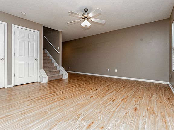 5th image of 823 Whitetail Ct