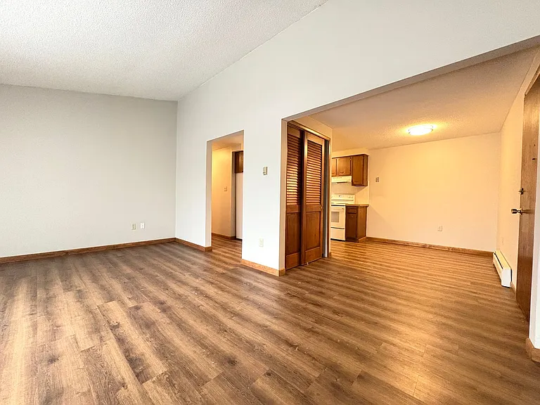 Camelot Village Apartments — Photo 39
