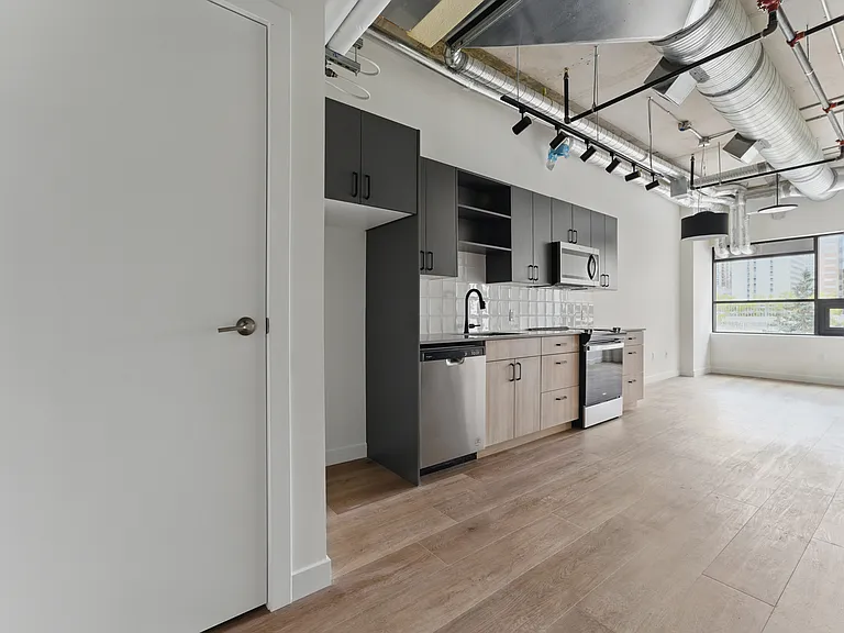 744 4th Ave SW — Photo 46